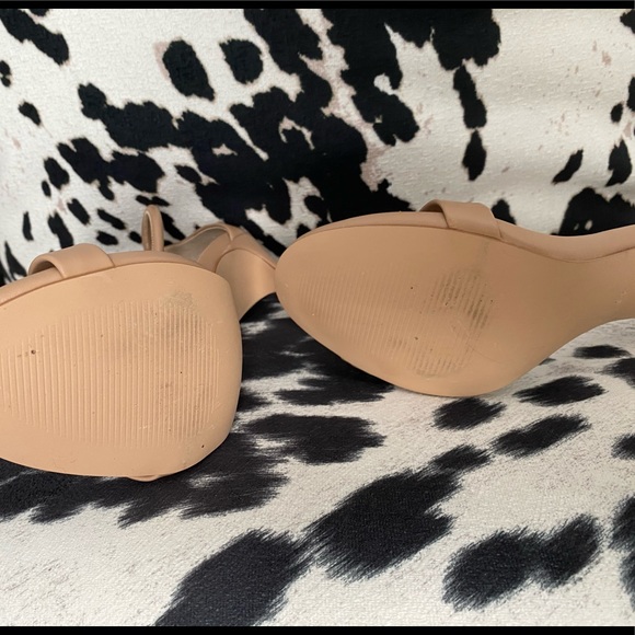 SOLD! Steve Madden Nude Heels - Picture 5 of 6